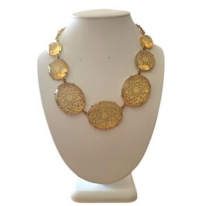 🦋 Vintage Gold Tone Oval Filigree Lace Faceted Translucent Statement Necklace
